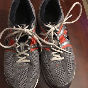 Nike Men’s Sneakers Color Gray Size 9